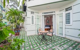 Cozrum Homes - Retro House